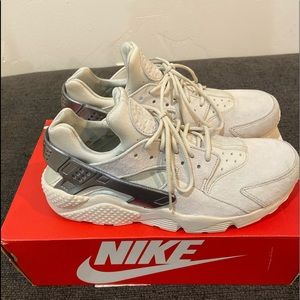 NIKE Huarache Run PRM light bone-Mtlc cool grey